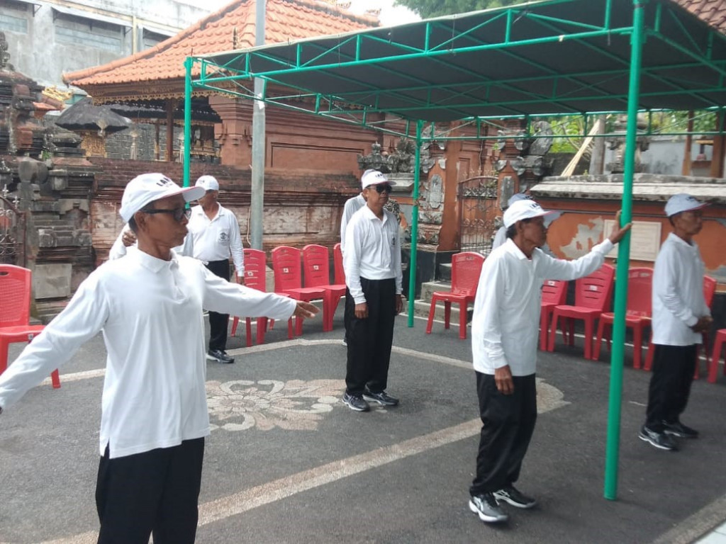 Kegiatan Rutin Posyandu Lansia di Banjar Dukuh, Desa Dalung